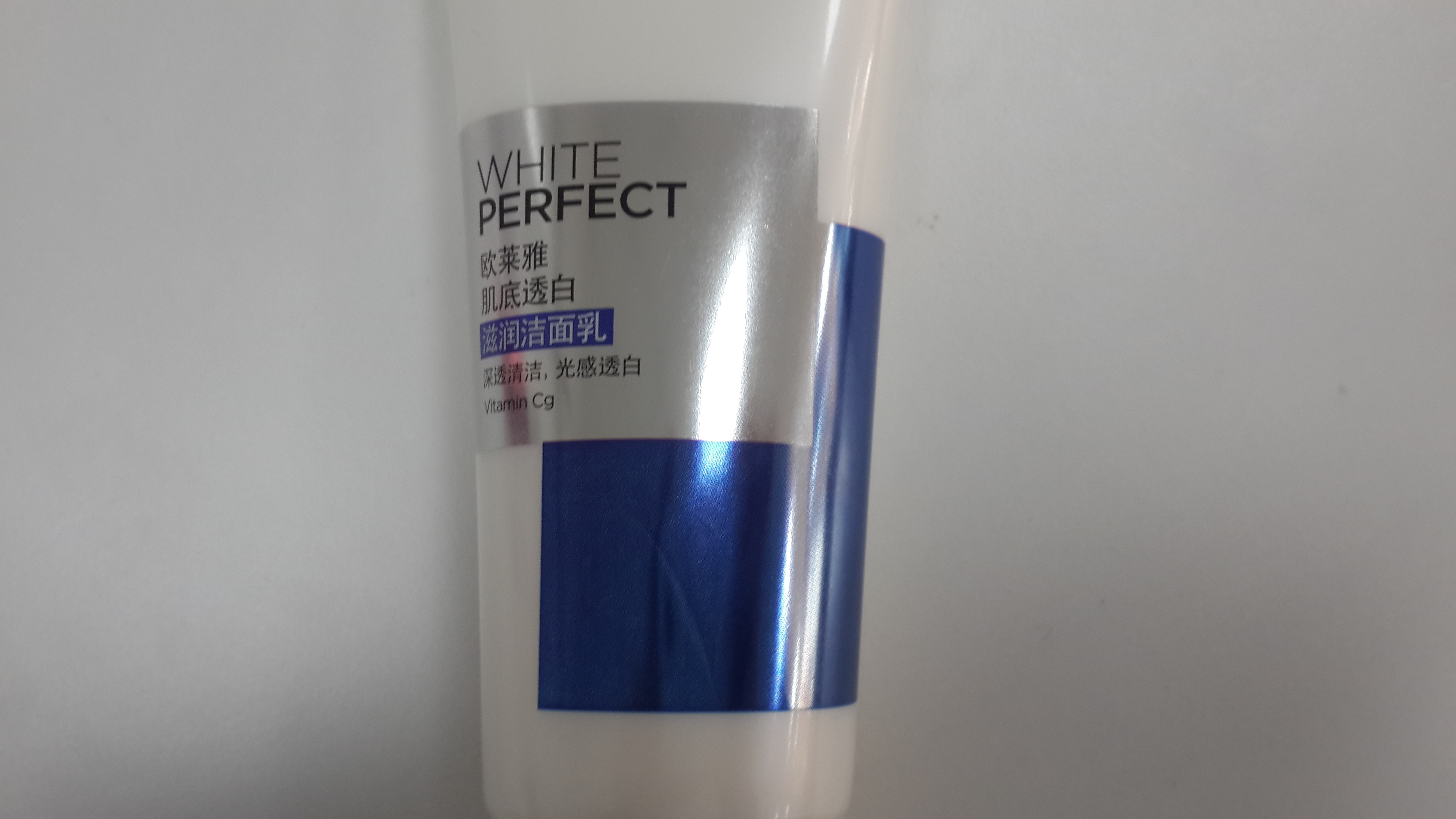 Cold Stamping Shiny Tube to Pack Facial Cleanser Flexible Plastic Barrier Laminated Tube Serial Design
