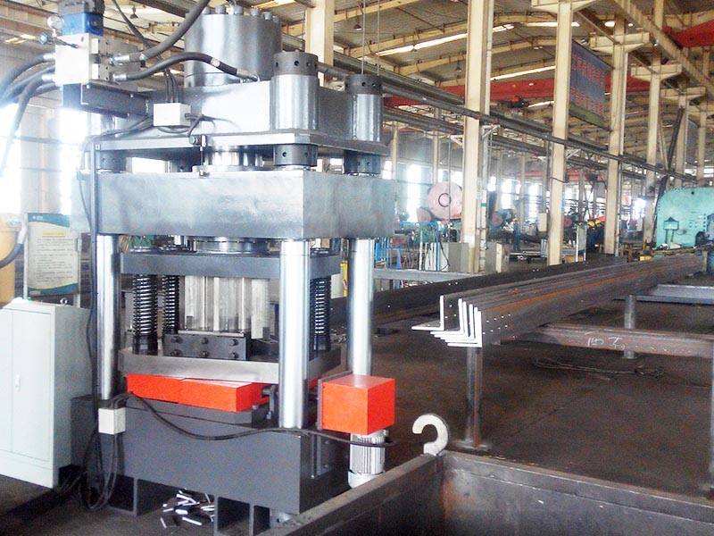 QJ25 CNC Hydraulic Angle Cutting Machine with rotation of the angle cutting mould