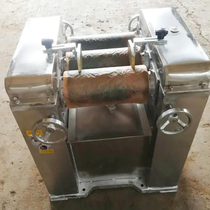 SUS304L 1000 kg/h Dry Powder Mixing Machine Efficient Three Roll Mill Machine