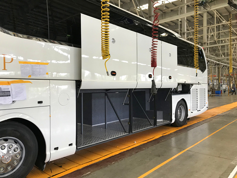 LHD/RHD Cummins 375HP Euro5 51+2 Seats Luxury Coach Bus YBL6128SD for Peru