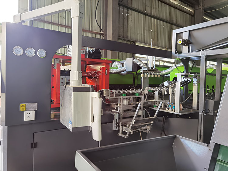 High Pressure Valve PET Bottle Blowing Machine with 1000 KN Clamping Force by SMC