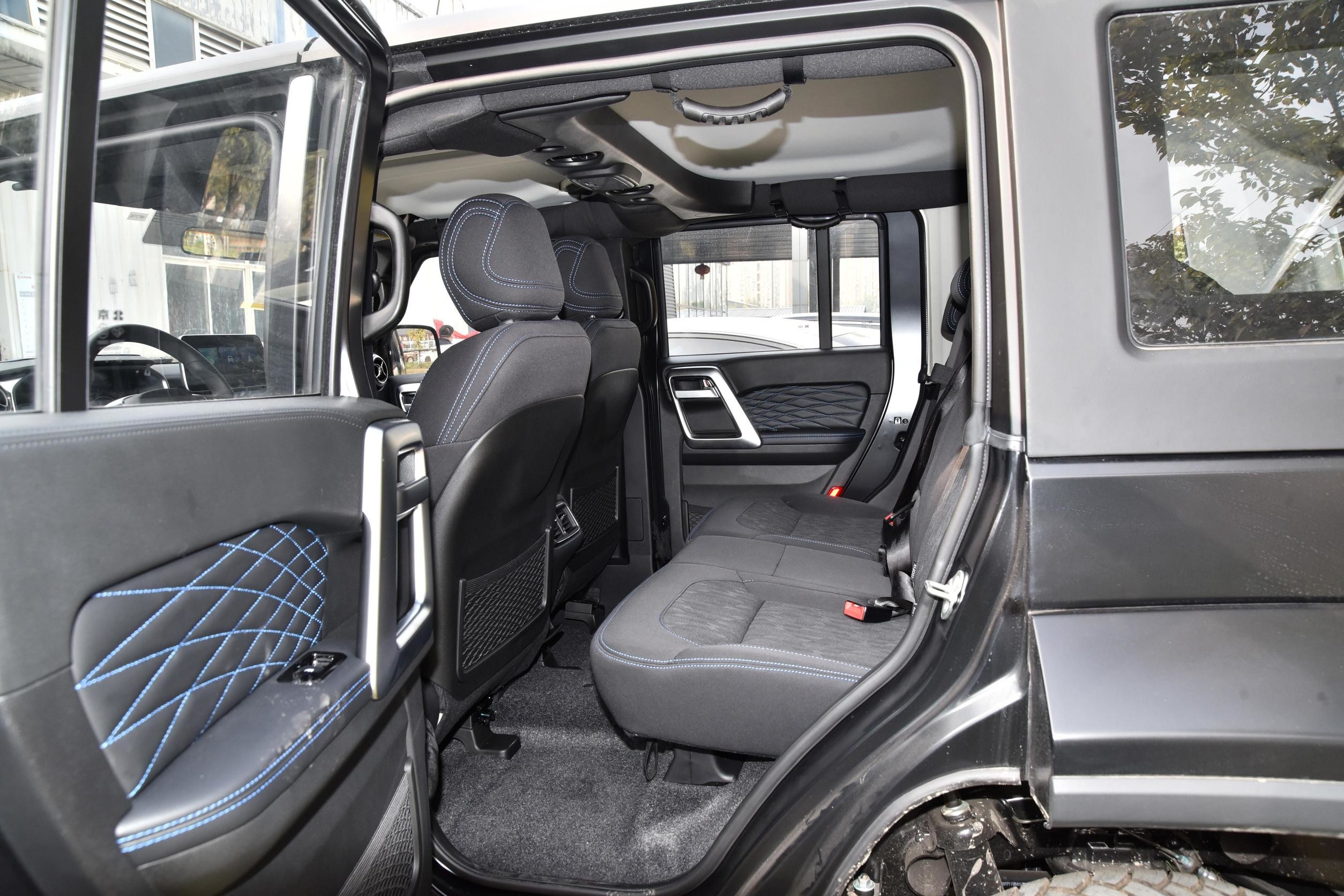 BJ40 Model 2.0T Automatic 4 Door 5 Seat Compact SUV Gasoline Vehicle 8 Speed