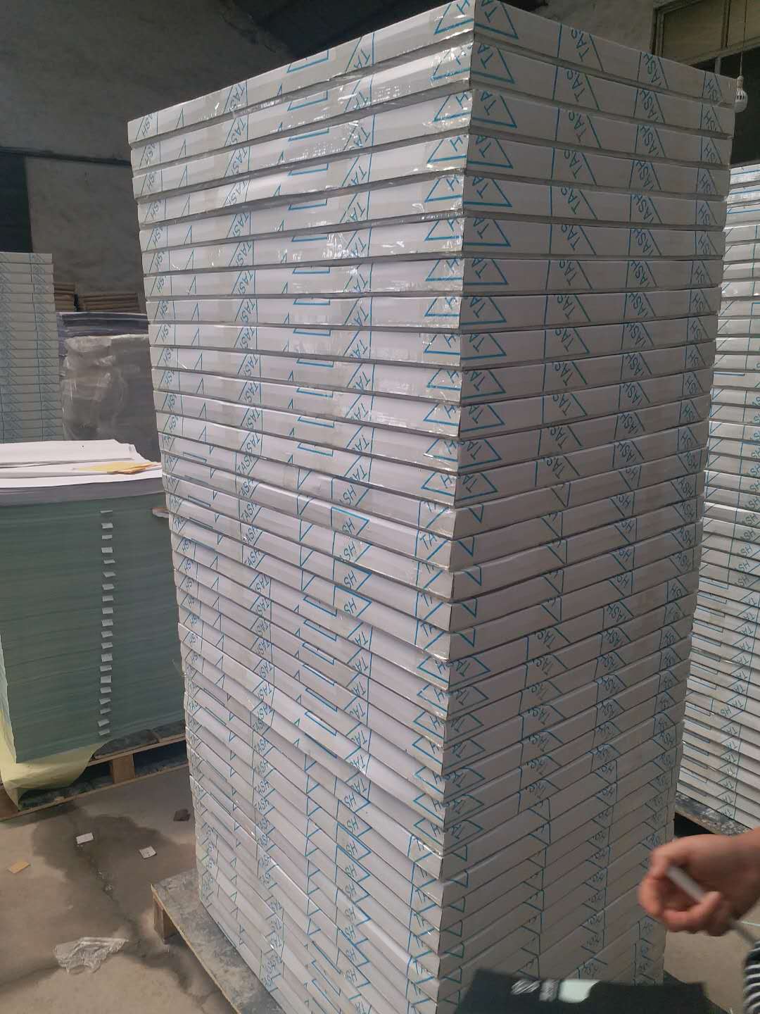 Office Paper Roll CF/CFB/CB Carbonless Paper for Clear and Legible Copies