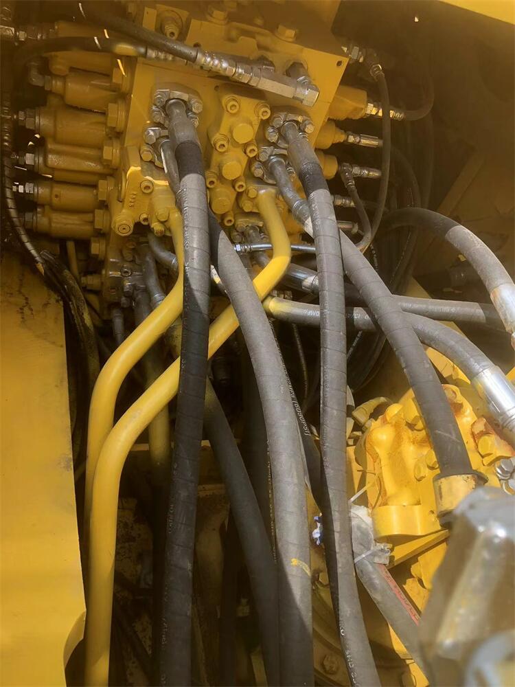 Crawler Chain Moving Type 20t Used Komatsu PC200-7 Excavator with Cummins Engine