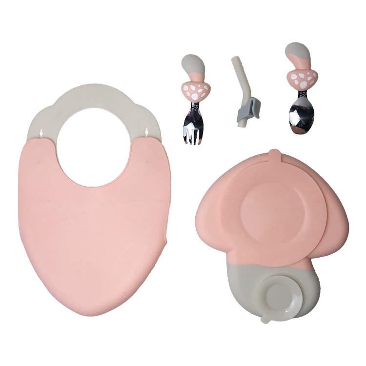 ISO9001 Approved Silicone Baby Feeding Set Plate Mushroom Carrot Shape BPA Free