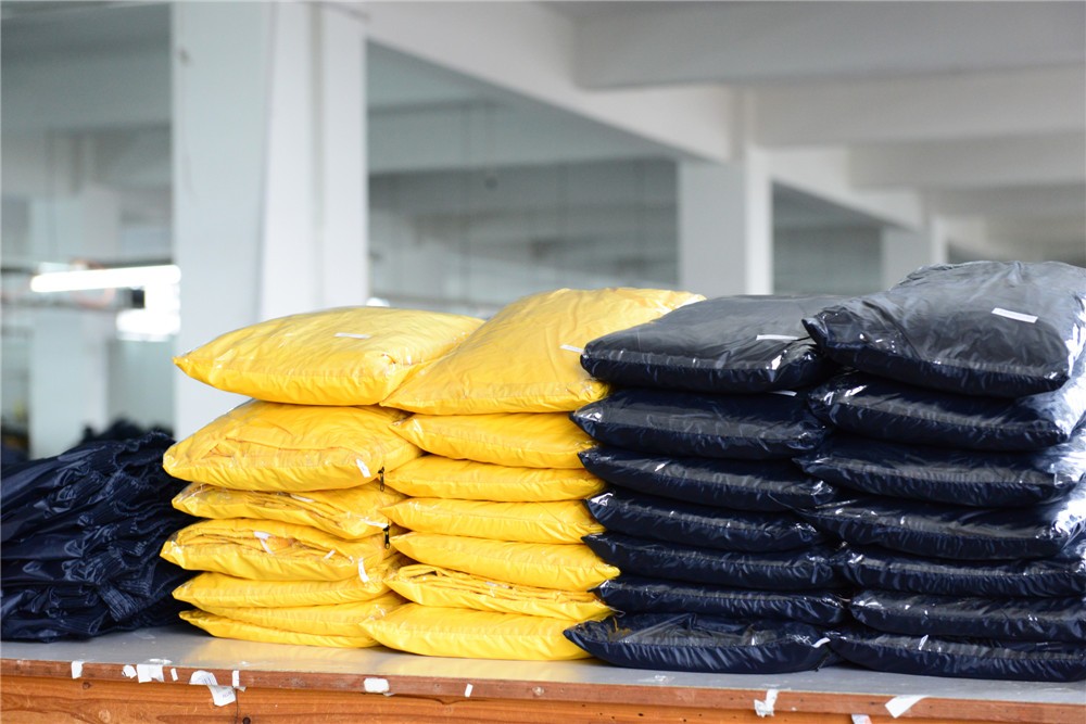 R101-O 100% Water Proof Rain Jacket Pant PVC Polyester Hooded Raincoat 0.25-0.55mm Thickness