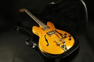 China High Quality amber hollow body jazz 335 bigsby bridge electric guitar Guitar wholesale