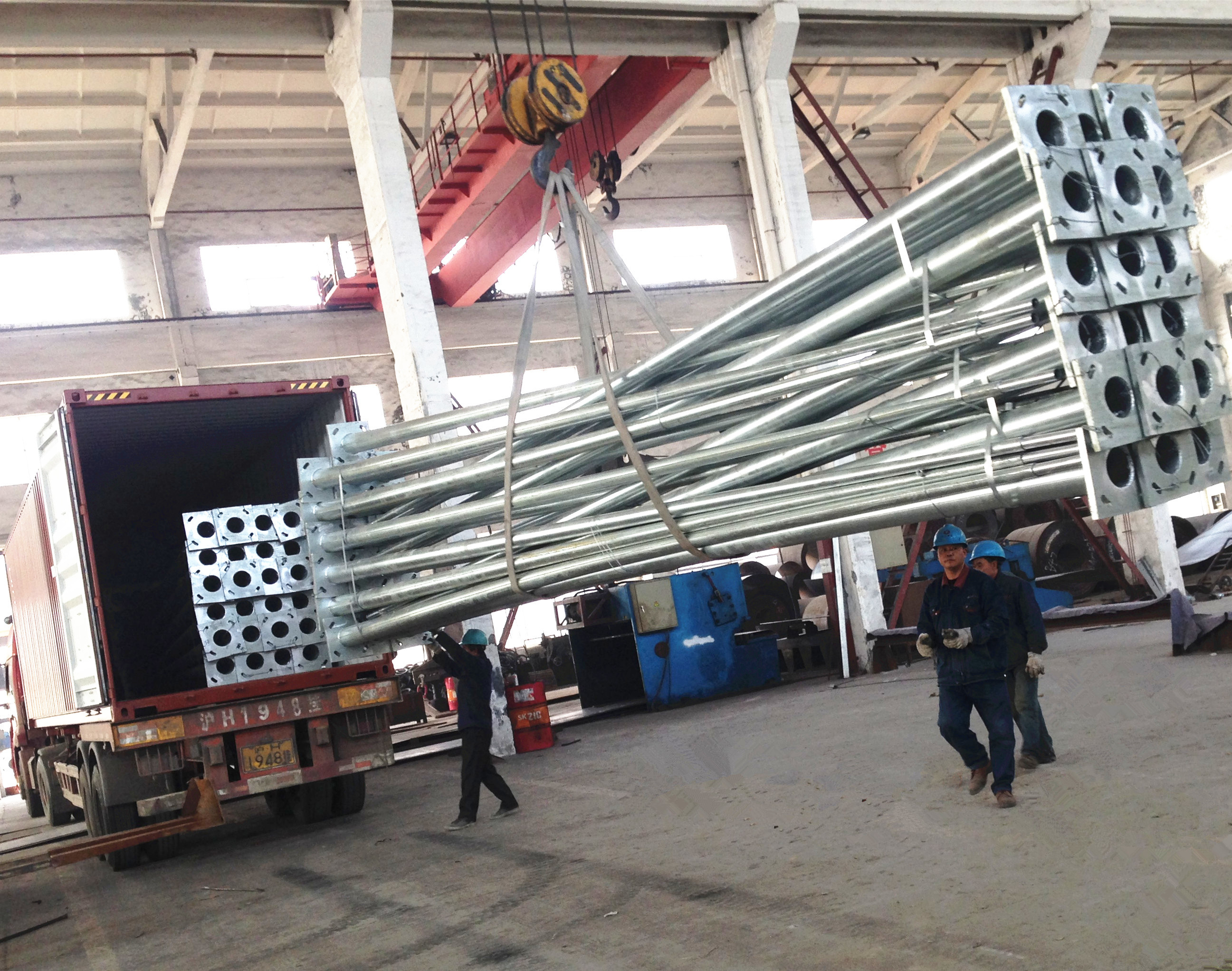 Hot Dip Galvanized Utility Street Lighting pole / Post SS400 Steel Material