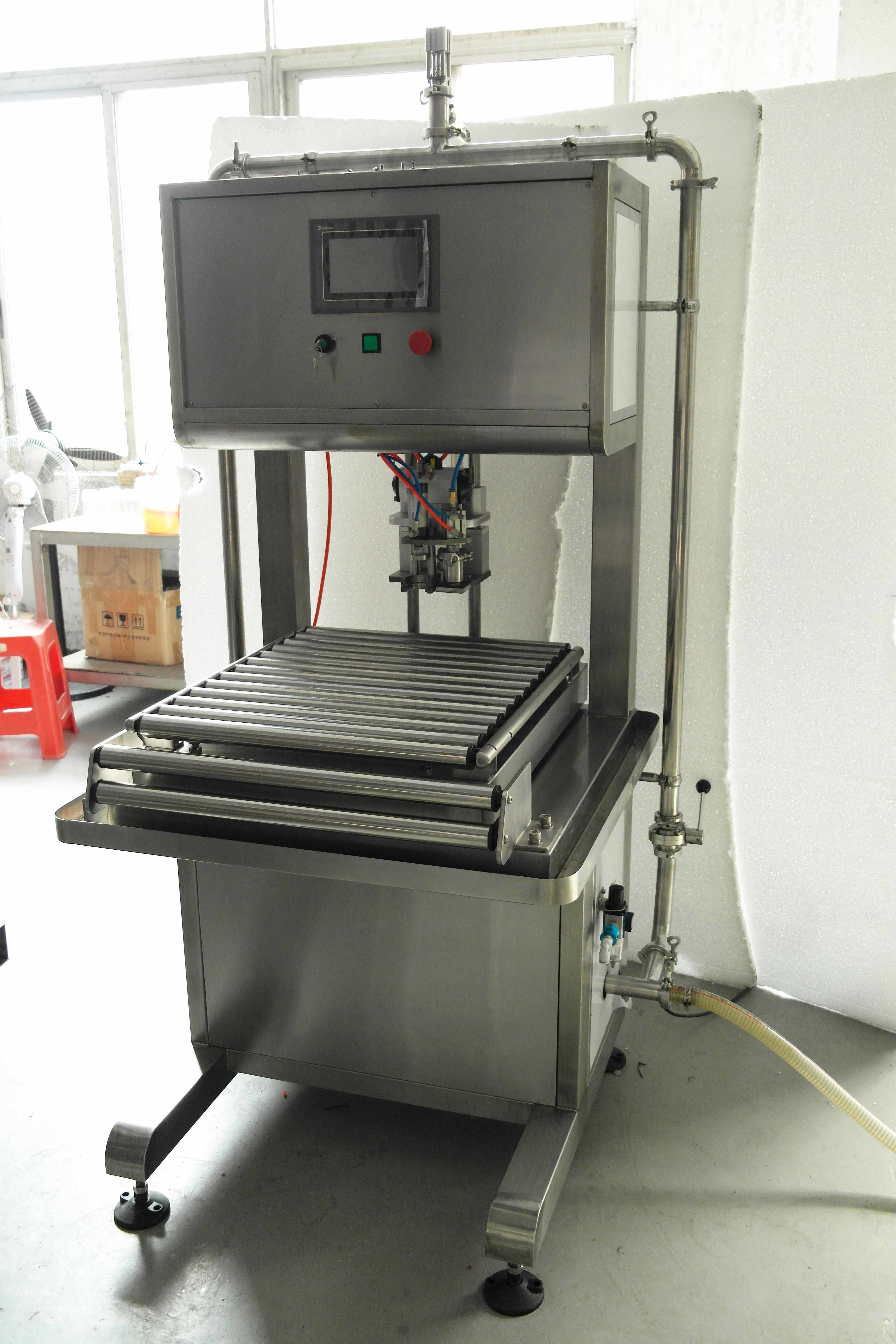 YGT Semi-Automatic 1-25L Non-Aseptic BIB Filler For Fruit Jiuce/Milk/Oil With PLC SUS304/316 Made In China