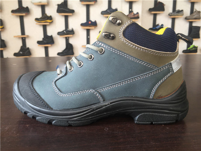 Injection Molded PVC Men Work Boots / Steel Cap Dress Boots Anti Skid Mesh Lining