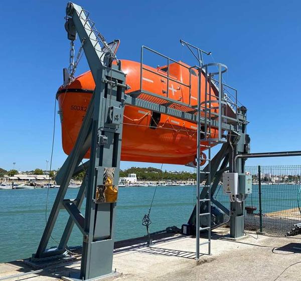 SOLAS Approved 26Persons Fire Resistant Totally Enclosed Life Boat For Tanker