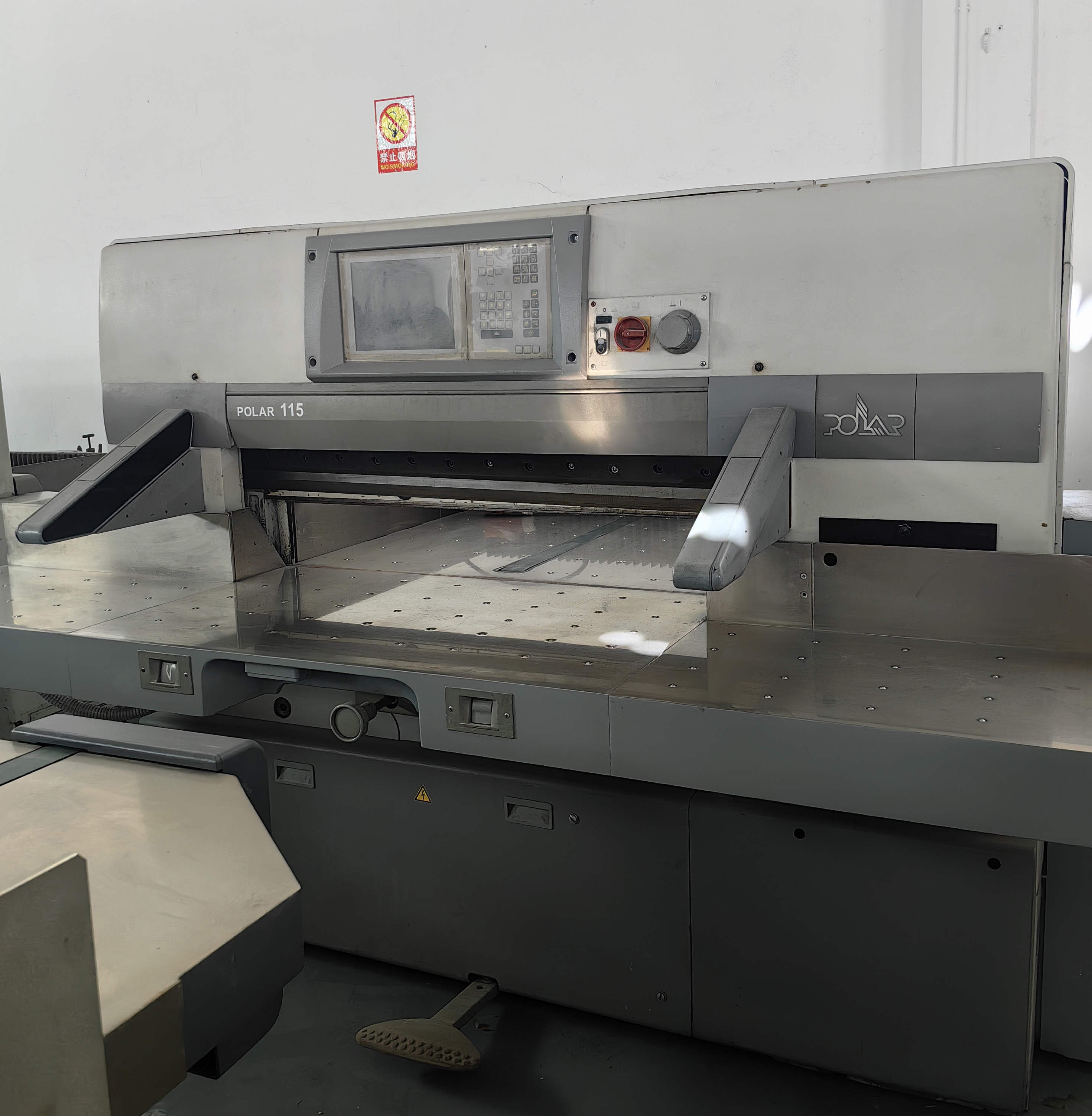 Used Polar Guillotine Electric Paper Cutter Machine 4000 KG for Fast and Easy Cutting