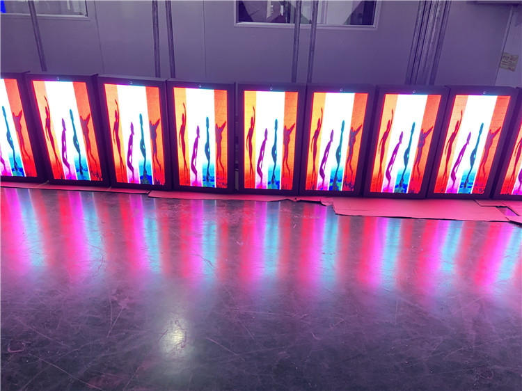 HD P4 SMD2121 6500nits Light Pole LED Display 4G Control