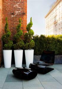 China Modern Fiberglass Flower Planters For Indoor And Outdoor wholesale