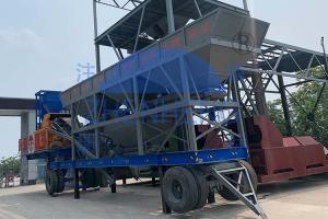China Height 3800mm 2400L Mobile Concrete Batching Plant wholesale