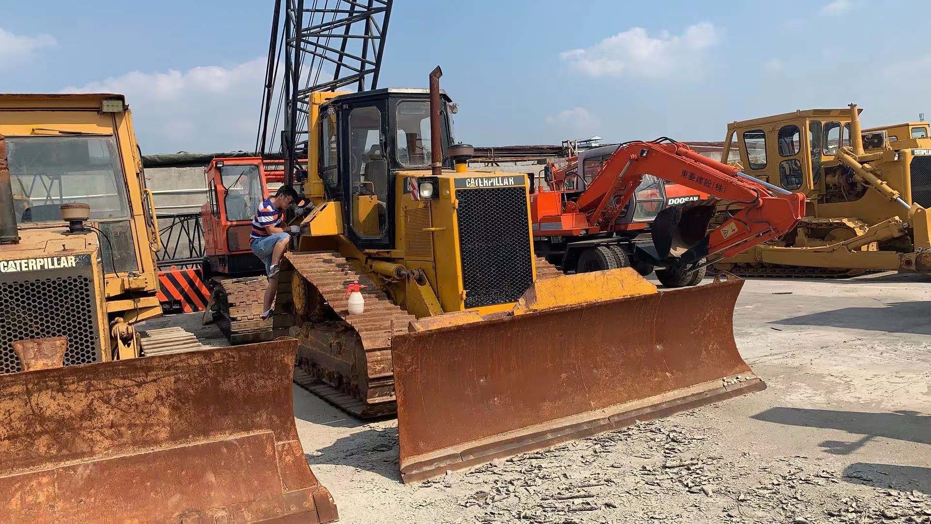 Original Color D5M LGP Used Crawler Bulldozer High Drive Used Caterpillar Bulldozer