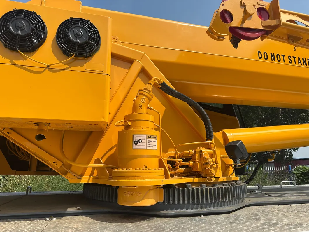 Chinese Factory 25ton Truck Crane Xct25 with Spare Parts Good Quality Crane