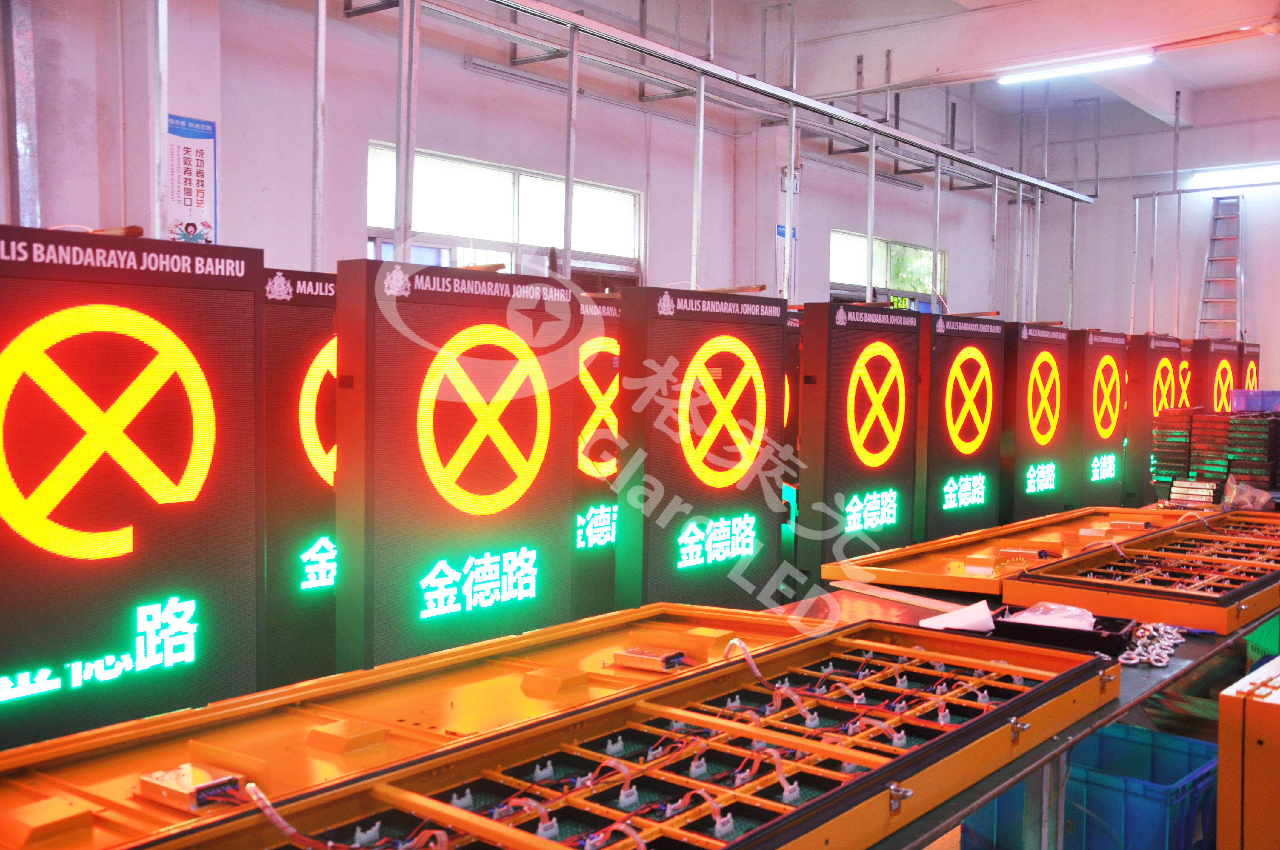 Traffic Street Light LED Display with Wifi 4g and Wireless Advertising LED Message Sign
