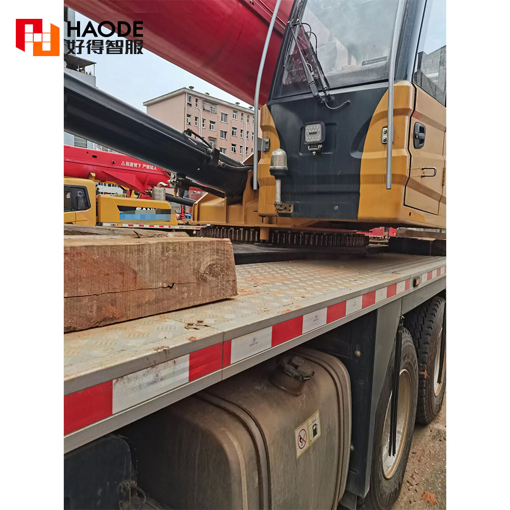 STC250E Mobile Truck Crane Max. Lifting Height of 50 Meters for Versatile Applications