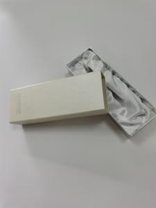 China Kraft Paper Box Die Cut Pantone Holographic Rigid Folding Gift Box wholesale
