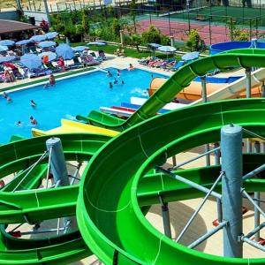 China Amusement Park Adults Swimming Pool Water Equipment Kids Fiberglass Slide wholesale