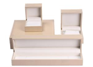 China Fashion Beige Leather Flat Jewelry Box , Rectangle Personalised Jewellery Box wholesale
