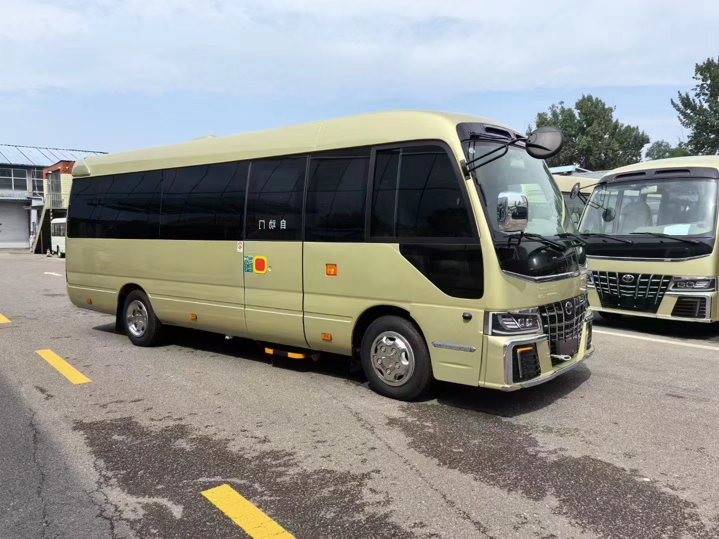 Toyota Coaster 16-Seater Tourist Bus Business Reception Bus Gasoline 4×2 Manual Transmission