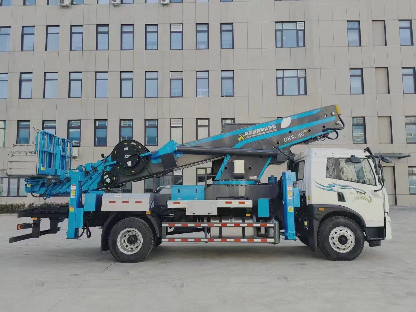 4×2 Bucket Lift Truck 116hp High Altitude Work Vehicle Euro 6 Aerial Platform Truck