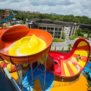 China Large Water Park Equipment Fiberglass Adult Water Slide for Theme Park Water Amusement Park wholesale