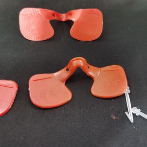 China Lightweight Red Round Poultry Glasses Anti Pecking Eye Mask For Adult Chickens wholesale