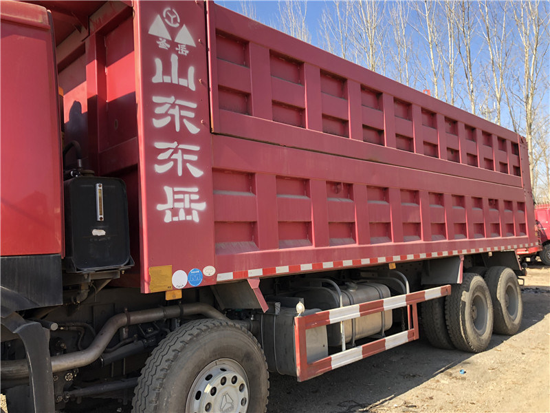 Competitive Price Used HOWO 32cbm Front Tipping Truck 12 Tyre Tipper 8X4 Mining Truck 45 Ton Heavy Dump Truck