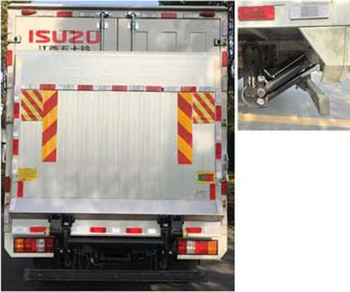 112KW 152HP Insulated Truck Box Transport Truck With Rear Lifting Tailgate