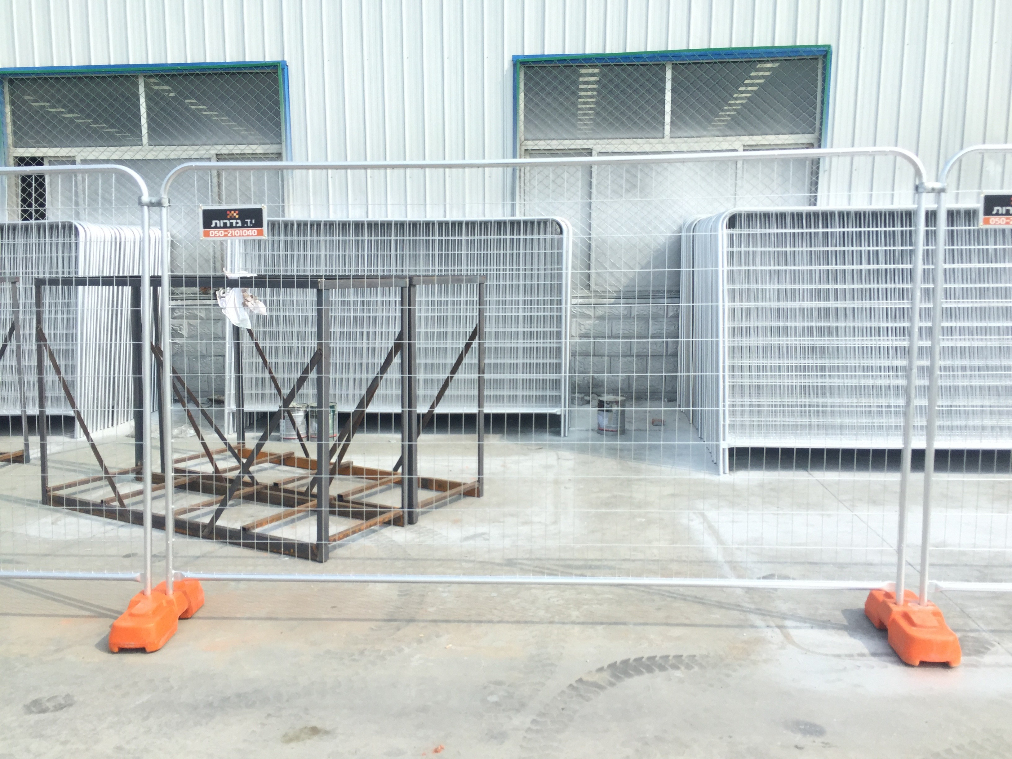 temporary fencing toowoomba 2100mm x 2400mm height mesh 60mm x 150mm x 4.00mm 2100mm height australia