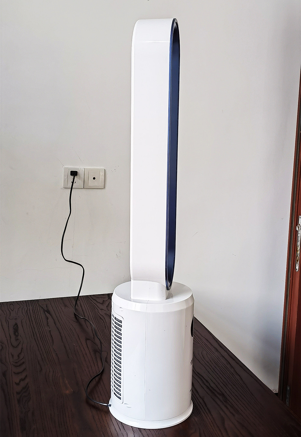 Plastic Sound-Activated Leafless Humidifying and Cooling Fan Single Gross Weight 4.0kg