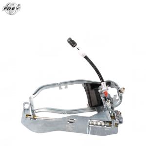 China BMW E53 Front Left Door Handle Carrier , 51218243615 Frey Auto Parts wholesale