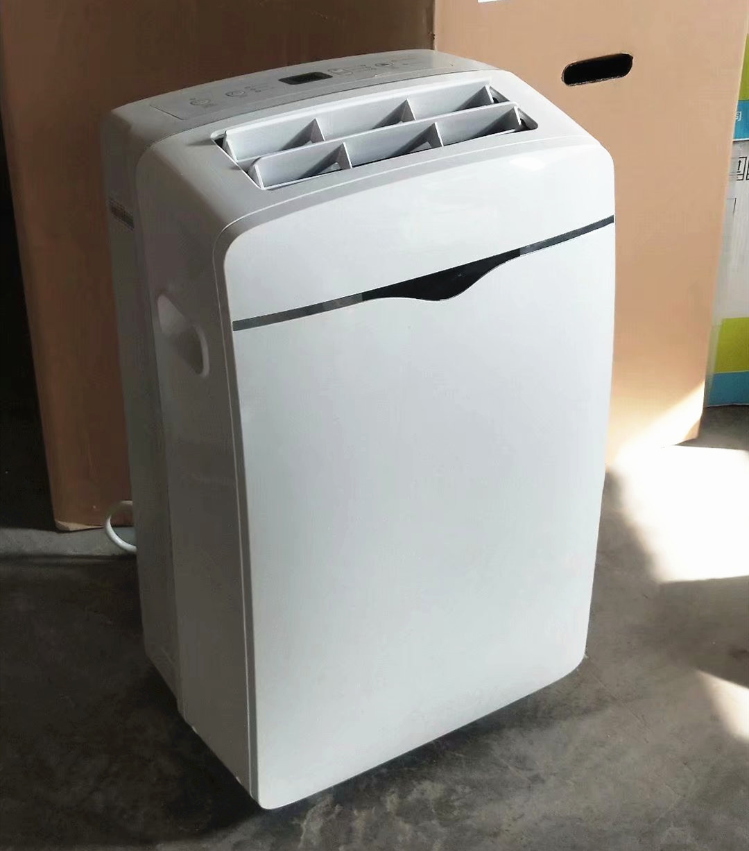 Portable Air Conditioner with Electric Power Source and High Cooling Performance