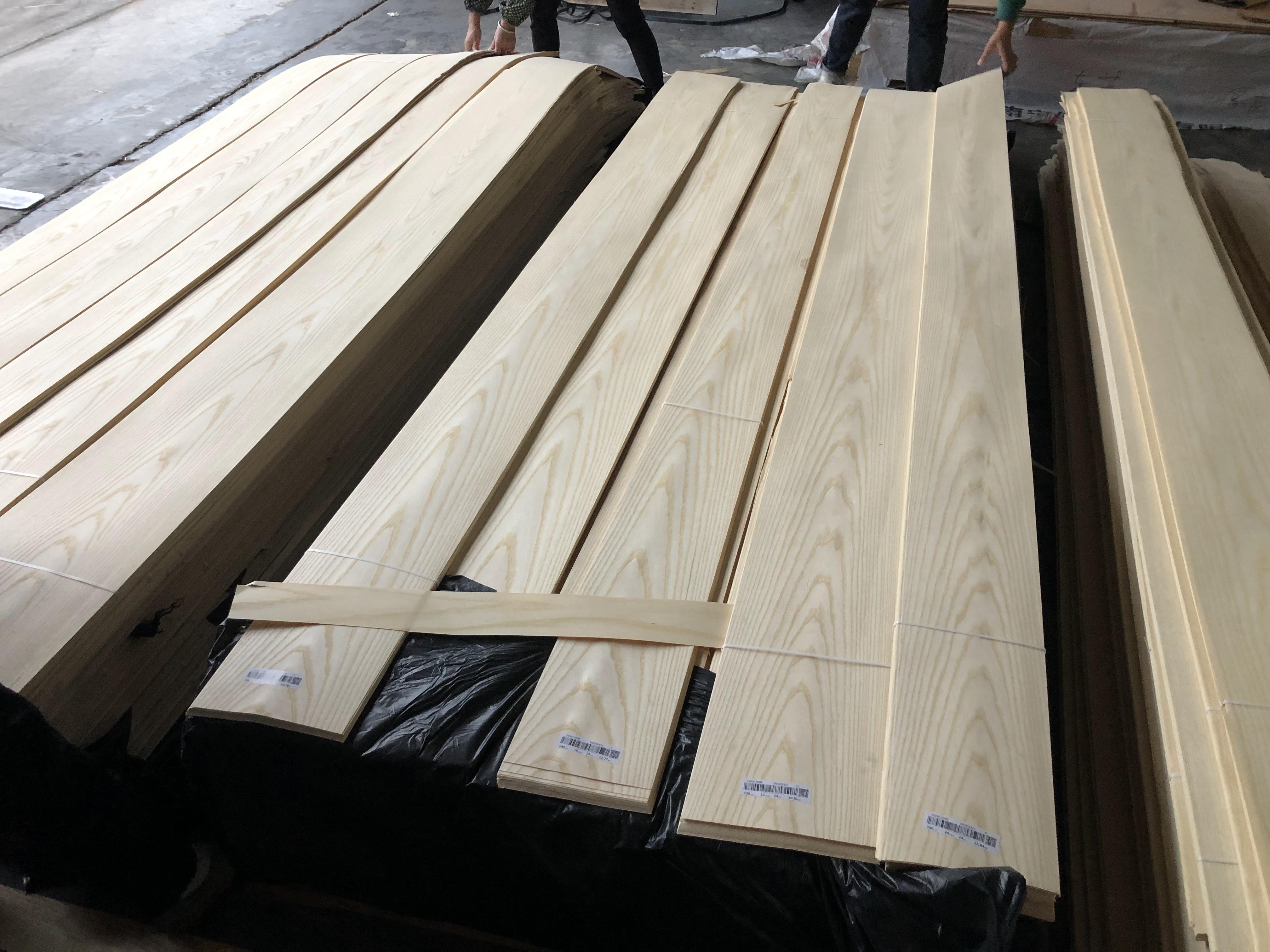 Wholesale Natural White Ash 0.3mm/0.45mm/0.5mm/0.6mm AA Mountain Grain Ash Veneer Wood Veneer Sheets with Free Samples