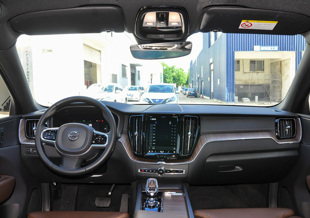 XC60 Plug In Hybrid Vehicles T8 Long Range Zhiyuan Deluxe Edition