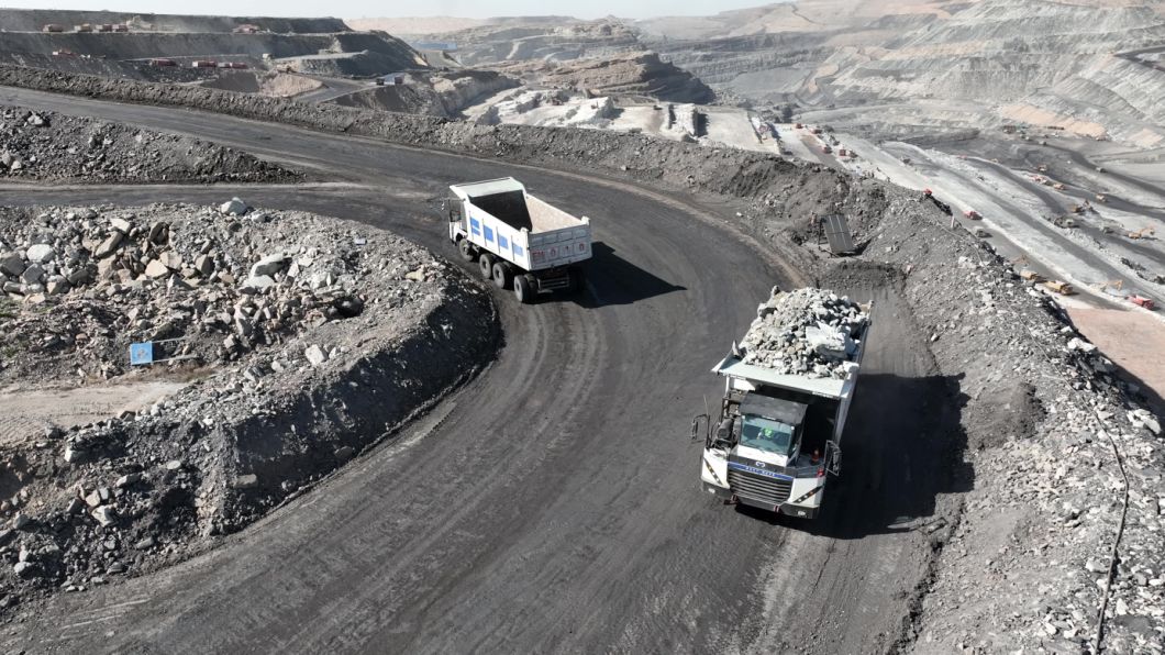 Mining Equipment off-Highway Wide-Body Tipper Open Pit Mining Trucks