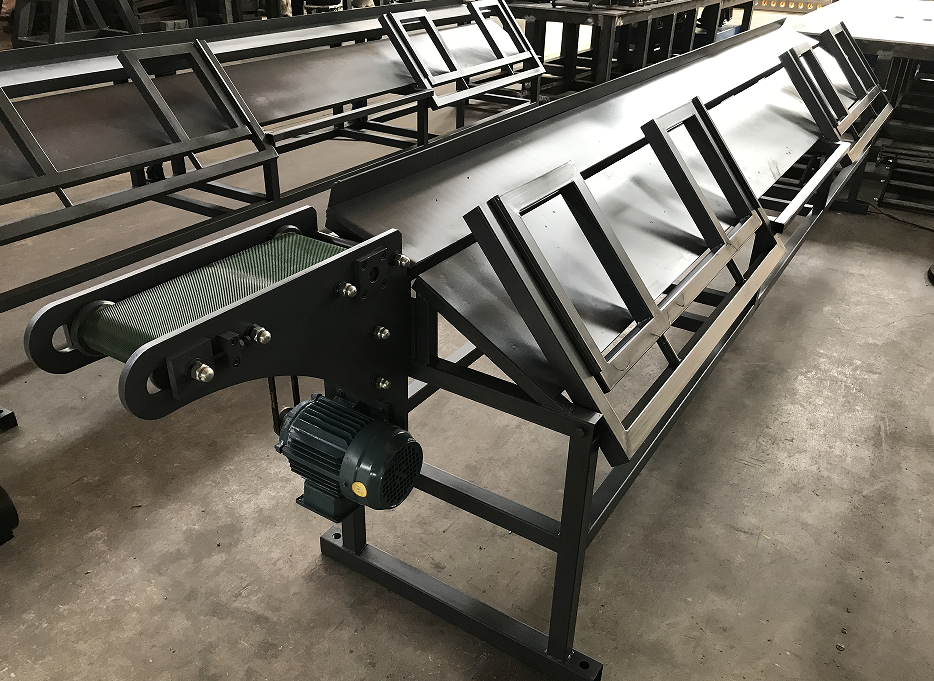 receiving table of the roofing battens