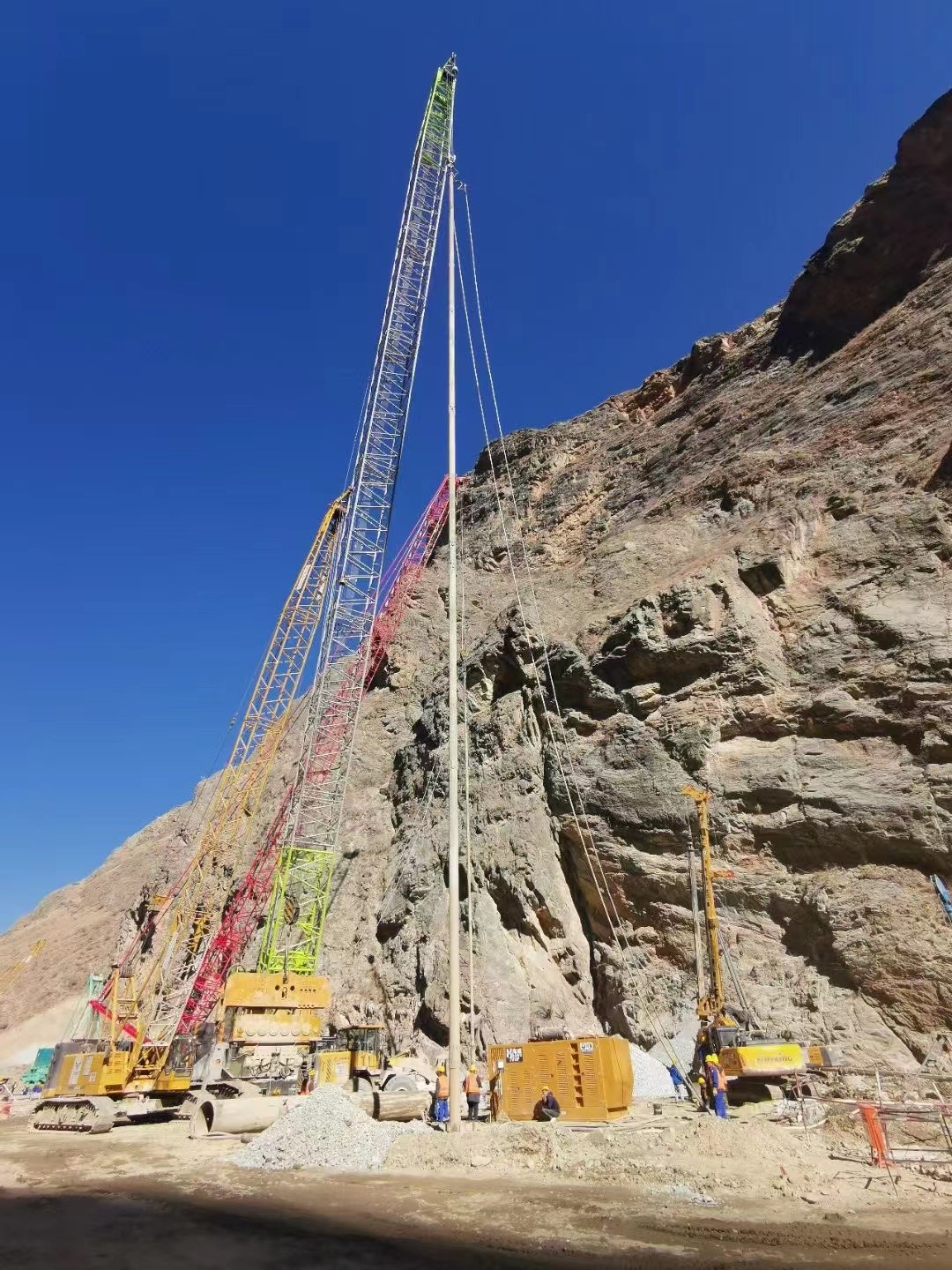 China 180 kW 426 mm vibroflot equipment pile driver for ground improvement applied in Middle East