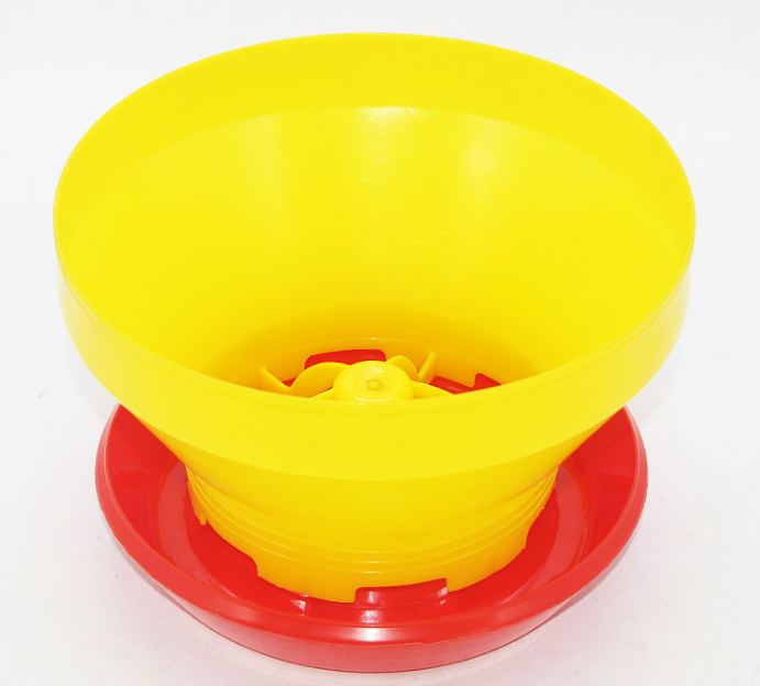 New Type Red Chicken Drinker With Leg Water Bucket Manual Poultry Feeder And Drinker Farming Equipment
