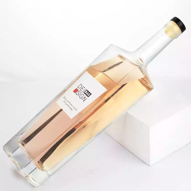 Square Spirit Liquor Bottle Capacity 750ml Base Material glass with Synthetic Cork