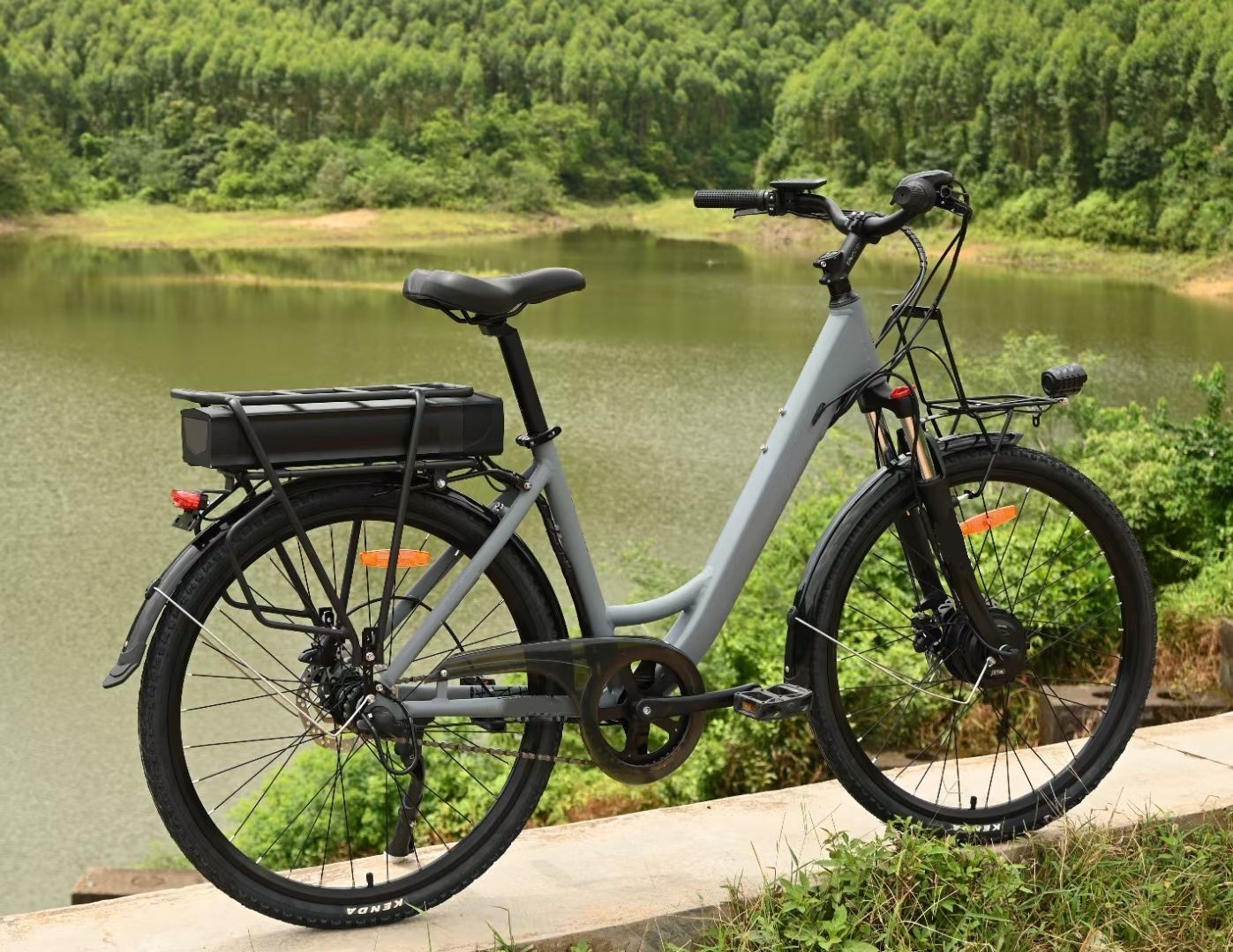 250W 48V Electric Road Bike 15.6Ah / 20.4Ah Lithium Battery Electric 26 Inch Bike