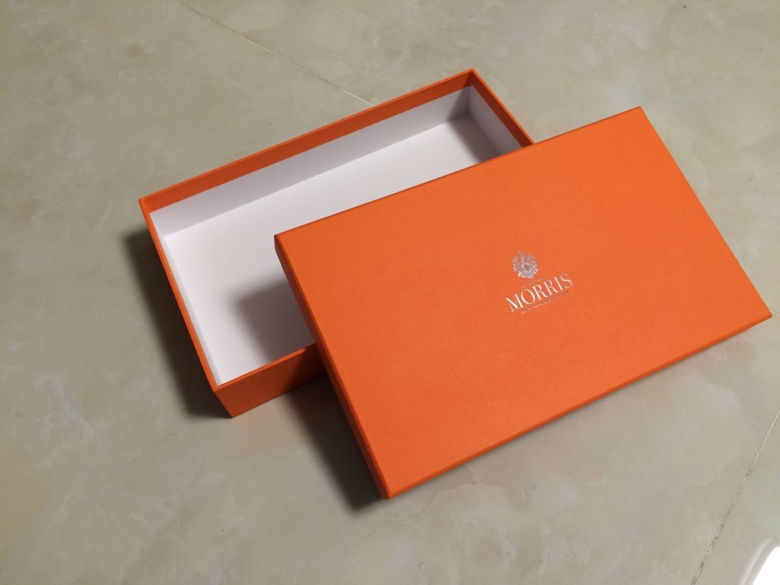 Luxury customized sizes cardboard paper gift packaging box with foil stamped logo