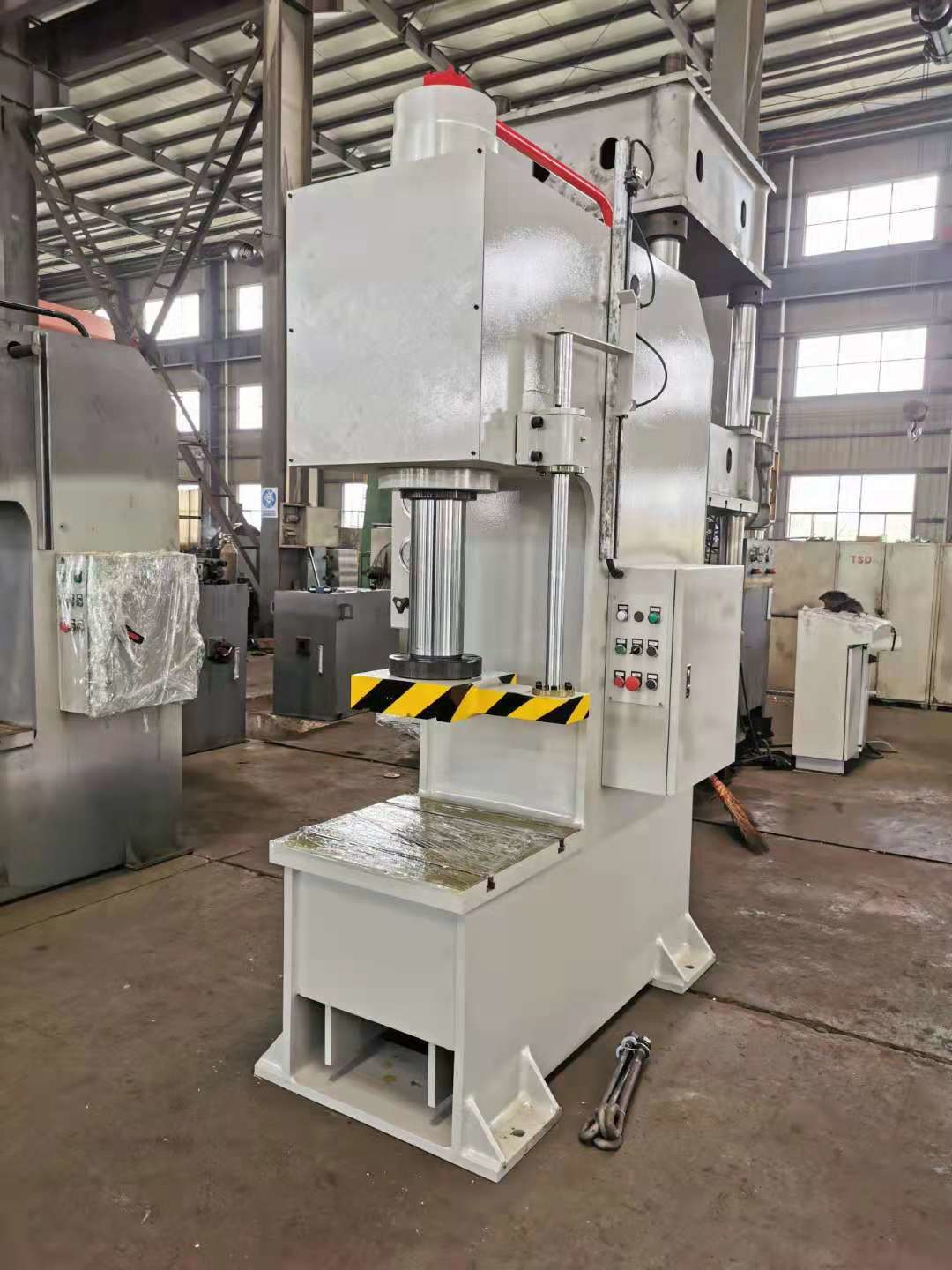 Y41 100Ton Hydraulic C Frame Press Machine For Stainless Steel Mild Steel Punching 25Mpa