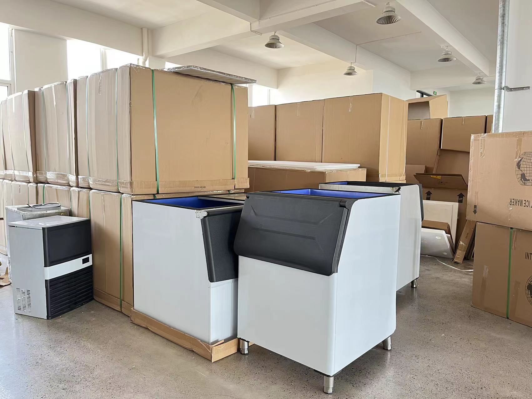 200kg Ice Storage Low Noise Commercial Air-Cooling Cube Ice Machine with 0.96KW Power