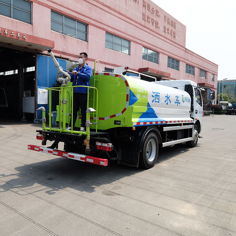 High Speed Water Spraying Truck 1.3 Cubic Meters Water Sprinkler Truck
