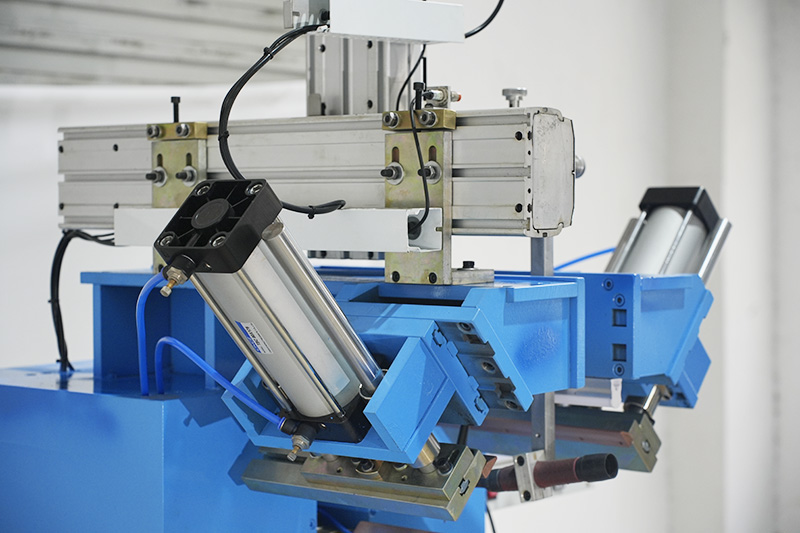 CNC Welding Machine Specially Designed For Rounded Corners In Stainless Steel Metal Sinks