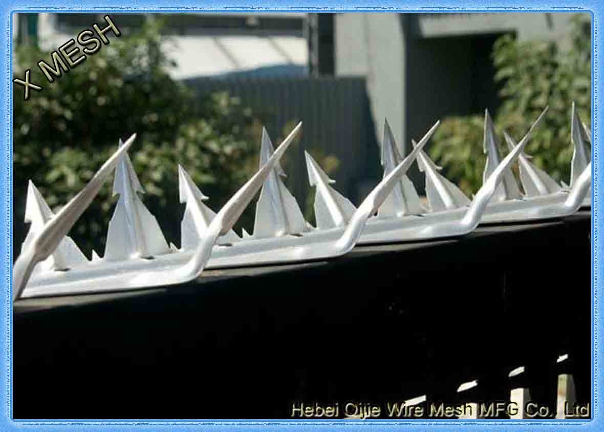 Durable Chain Link Fence Fabric Galvanized Installing Accessories Anti Corrasion